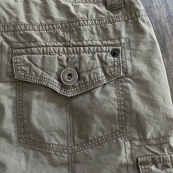 URBAN LIFE Tan/Beige Longer Length Cargo Shorts Size is 3/4 - Picture 3 of 7